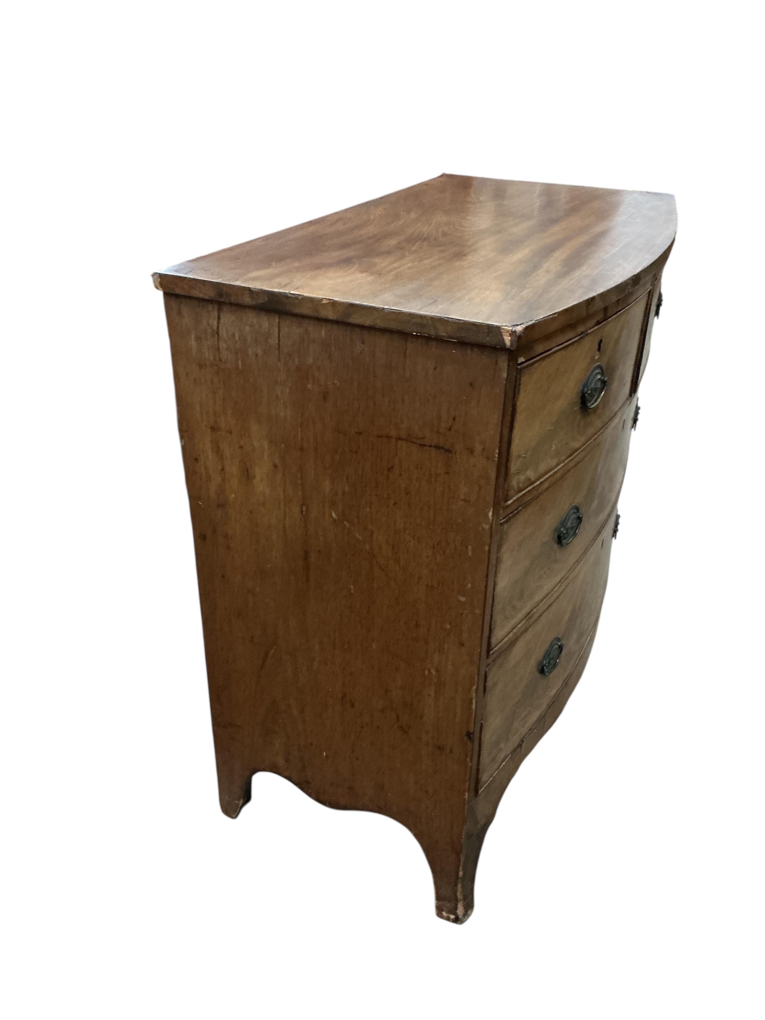 A Regency mahogany bow front chest of drawers, width 90cm, depth 51cm, height 90cm